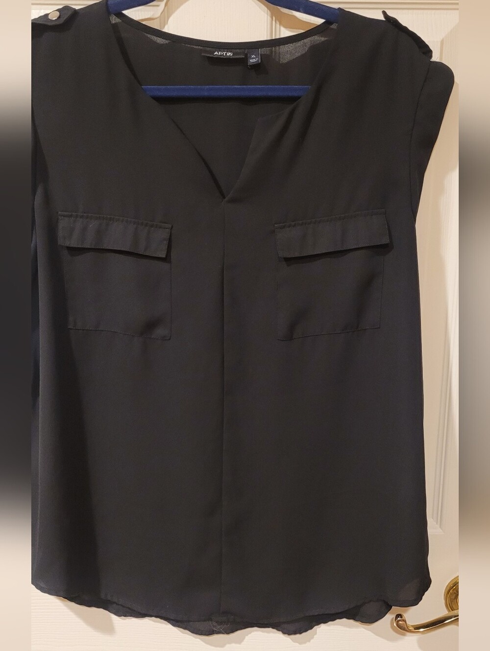Apt. 9 Black Sleeveless V-Neck Tank with Flap Pockets